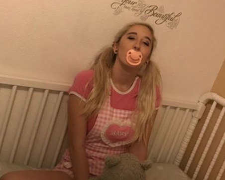 18-годишна носи памперс и ползва биберон