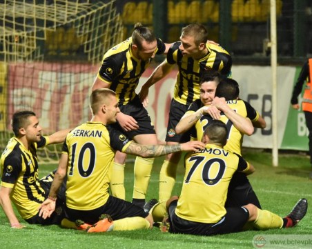 Ботев преплува Дунав за 11 минути ВИДЕО И СНИМКИ