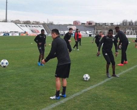 Локо хвърля новия срещу Черно море, пет промени в групата