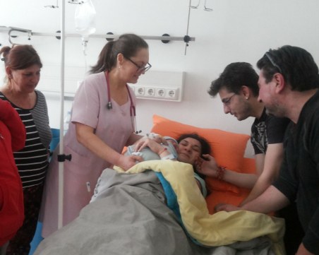 Жена с церебрална парализа стана майка на момче