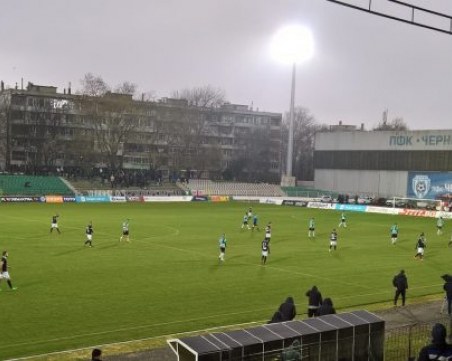 Локо доигра с 10 души, но грабна ценна победа край морето ВИДЕО