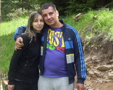 Погребват разделени и много далеч един от друг Ради и Илияна СНИМКИ