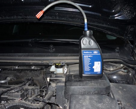 Трябва ли да се сменя спирачната течност на колите?