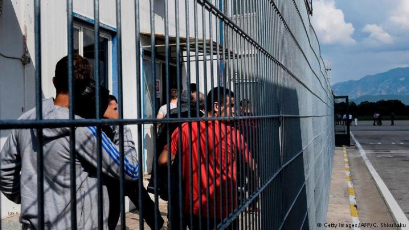 Арестуваха 39 души в Албания за фалшиви паспорти, издирват и българи