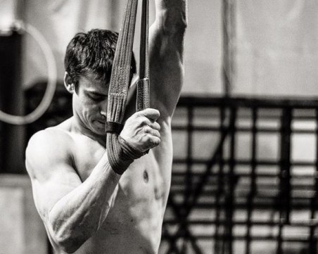 Известен акробат падна и загина по време на шоу СНИМКИ и ВИДЕО