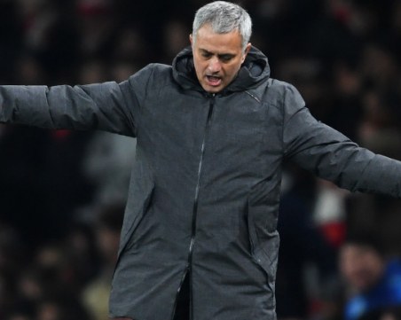 Моуриньо сменя почти целия отбор на Юнайтед, иска 300 милиона