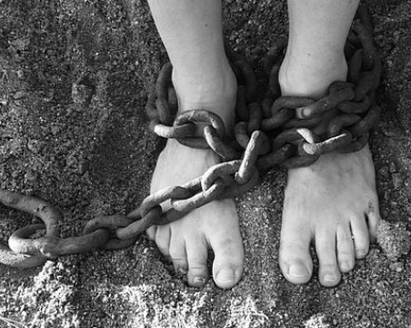 Побой, изтезания, СПИН! История на една секс робиня