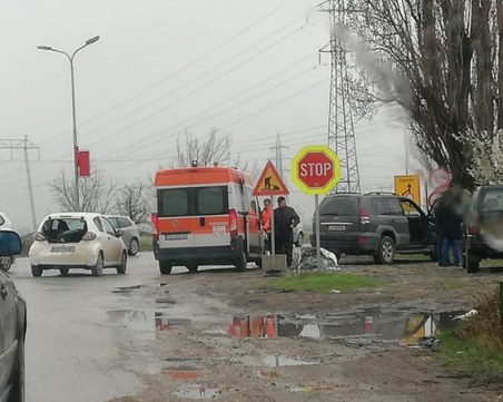 Тежка катастрофа на Асеновградско, линейка е на мястото СНИМКИ