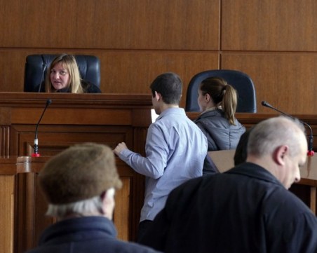 15-годишен удуши майка си! Причината - искала да изкарва само шестици