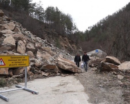 Асфалтират обходен път на срутището Смолян-Мадан за леки коли до седмица