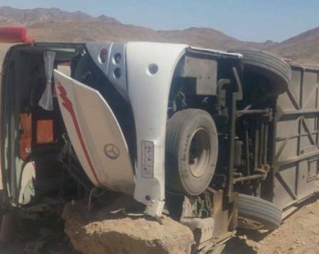 Пясък на пътя е причината за обърналия се автобус с българи в Египет