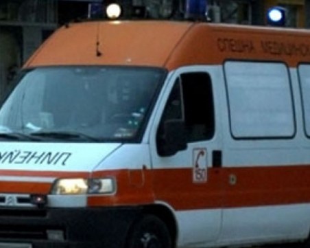 Прободен в гърба мъж потърси помощ в клиника посред нощ