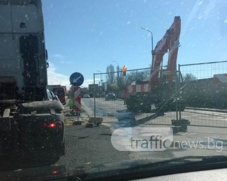 Затвориха голям булевард в Пловдив, образува се тапа