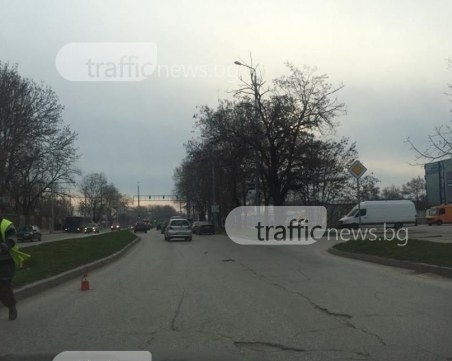 Дупка до дупка: Улица в Кючука раздрусва шофьори и пътници СНИМКИ