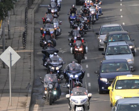 Рокерите на Путин обикалят Балканите