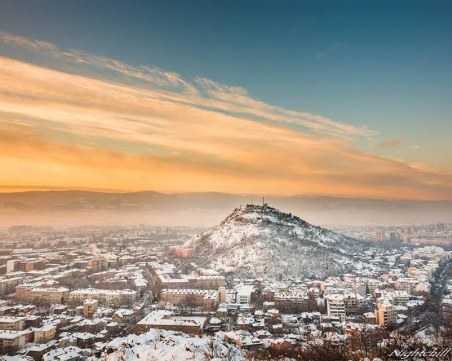 Сняг покрива тепетата, времето остава динамично