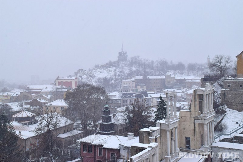 Жълт код за сняг и дъжд в Пловдив! Студ и мраз сковават страната