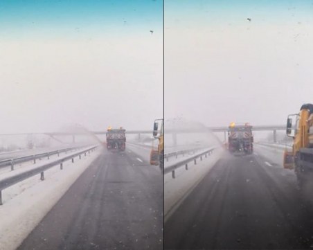 Абсурдистан: Снегорин в лява лента на магистралата затрупва коли в насрещното ВИДЕО