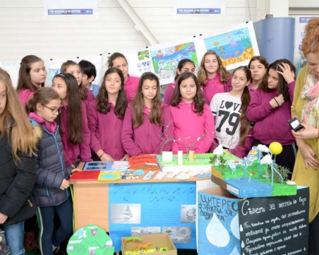 Десетки пловдивски ученици с обединиха за Световния ден на водата СНИМКИ