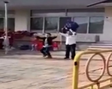 Деца въртят турски кючеци на празник за... Първа пролет ВИДЕО