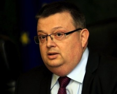 И Цацаров подава жалба заради ЕГН-то му, появило се в интернет