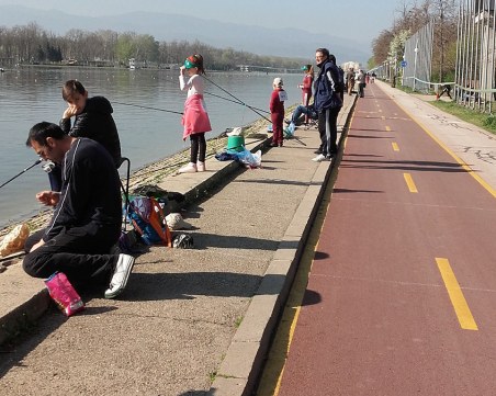 Малки рибари ще напълнят днес Гребната база