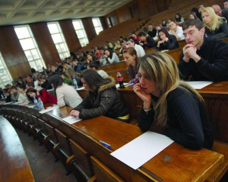 Над 70 хиляди места за студенти през 2018, зрелостниците едва 56 хиляди