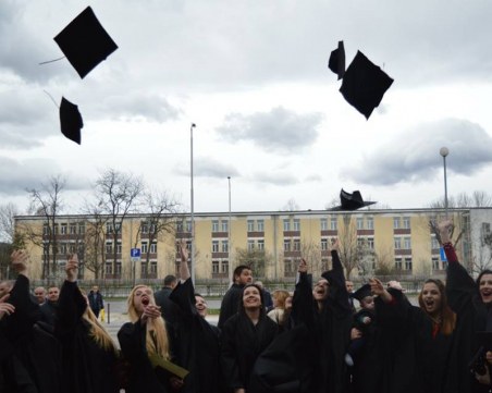 Пловдивските студенти ще плащат повече, вдигат таксите в четири университета