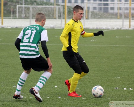 Юношите на Ботев докосват финала след разгром срещу Черно море