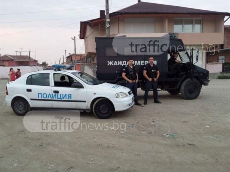 Спецполиция и жандармерия нахлуха в село край Пловдив, роми се млатят с камъни и бутилки