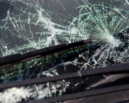 20-годишен пловдивчанин потроши стъкло на БМВ, арестуваха го