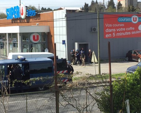 Двама са убити при заложническата драма във Франция, намесена е ИД СНИМКИ