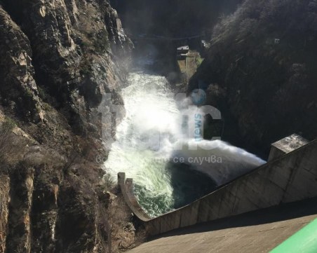 Срутище застрашава язовир Кричим