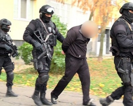 Удар на ГДБОП и ФБР в България! Заловиха предофил, издирван от Интерпол