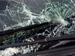 20-годишен пловдивчанин потроши стъкло на БМВ, арестуваха го
