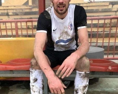 Млад футболист почина по време на мач СНИМКА