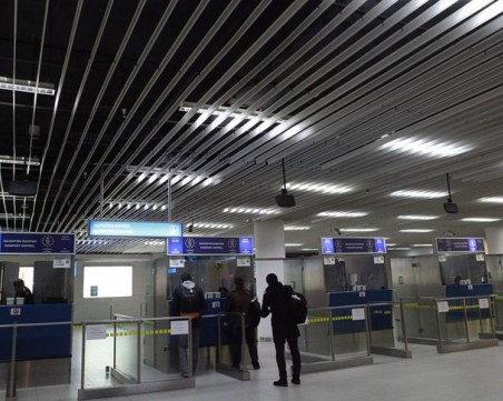 МВР отстрани 13 души заради гафа на летището в София - едни пушели, други били до тоалетна