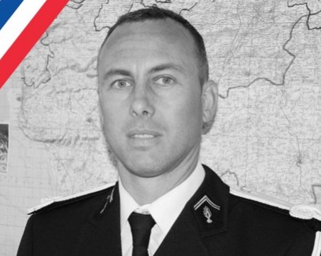 Почина полицаят, който се размени вчера със заложник