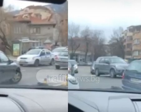 Полицаи блокираха нарушители в центъра на Пловдив ВИДЕО