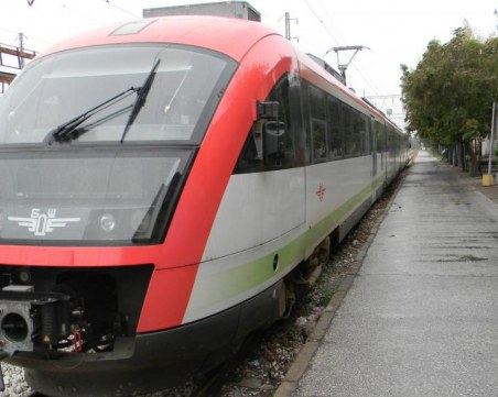 Внимание! Нощните влакове ще закъсняват с час заради смяната на времето