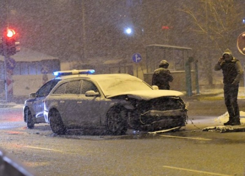 Тежка катастрофа! Майка и дете са ранени, шофьор скочи да се бие с друг