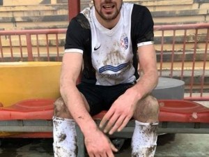 Млад футболист почина по време на мач СНИМКА