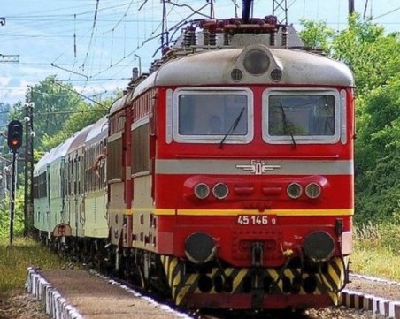 БДЖ пуска билетите за Великденските празници от утре