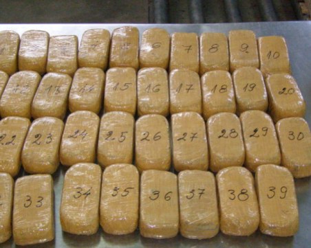 Двама българи опитаха да внесат близо 6 килограма хероин през границата