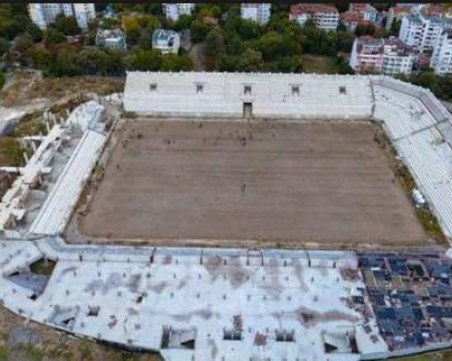 Фен на Ботев с доказан бизнес ще спасява Колежа