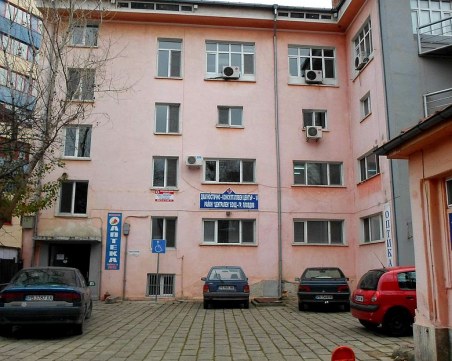Бутат поликлиника в центъра на Пловдив, за да вдигнат многоетажен паркинг