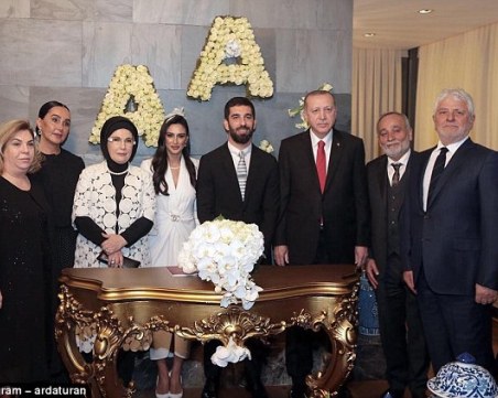 Футболист към журналист: Ще ти разбия главата!