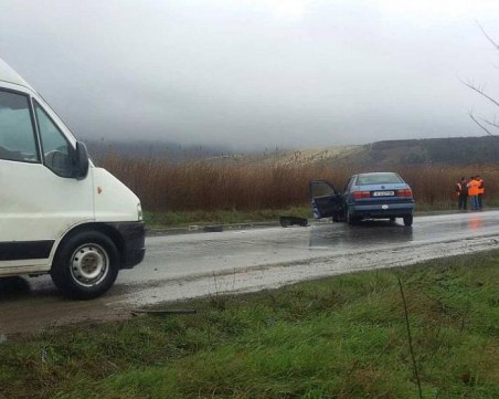 Мъж загина в тежка катастрофа между автомобил и камион