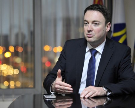 Нападнаха депутат в центъра на Скопие