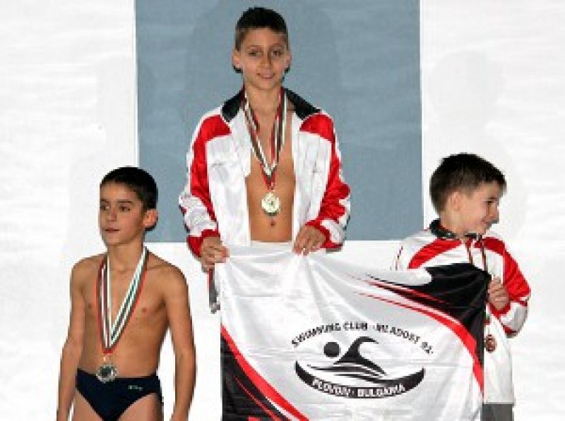Пловдивски талант в плуването спечели медал в Кипър